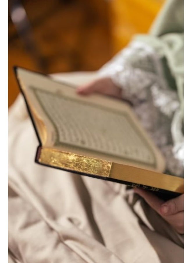 i diD Premium Prayer Mat for Adults, Ultra-Sot with thickness 2 CM, very comfortable for knees and forehead, anti-slip, with an elegant Islamic design, with a rosary and an authenticated copy of the Holy Quran, giving you a sense of comfort and reverence, Elegant Muslim Gift for Hajj, Ramadan, and Eid or any Event - Image 2